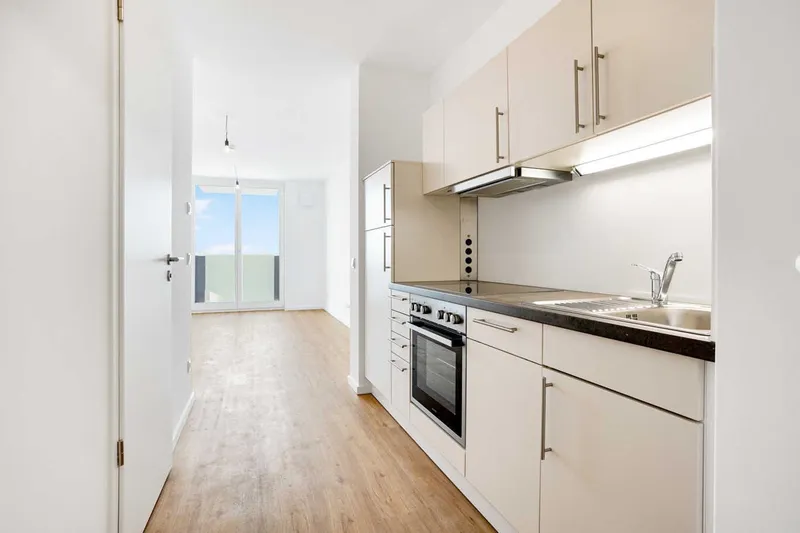 1 Zimmer Studio mit EBK, Aufzug und Balkon — photo 1